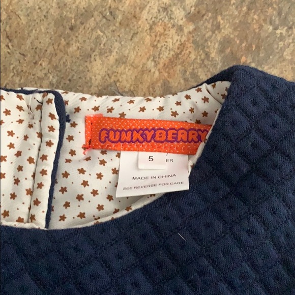 Adorable girls Easter dress - Picture 2 of 4